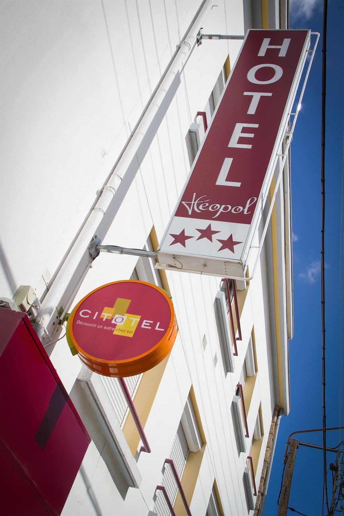 Moka Hotel Lorient Esterno foto