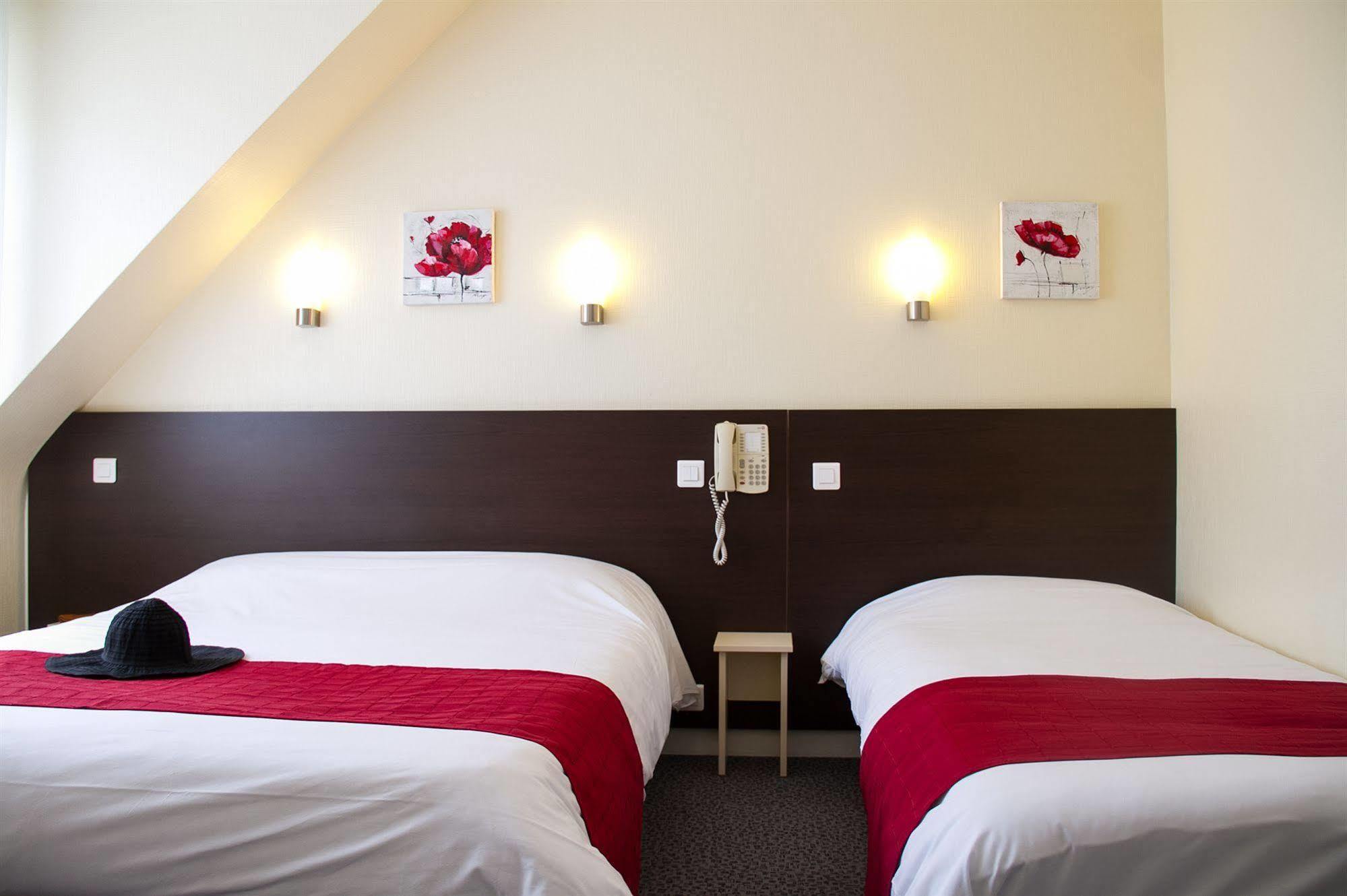 Moka Hotel Lorient Esterno foto